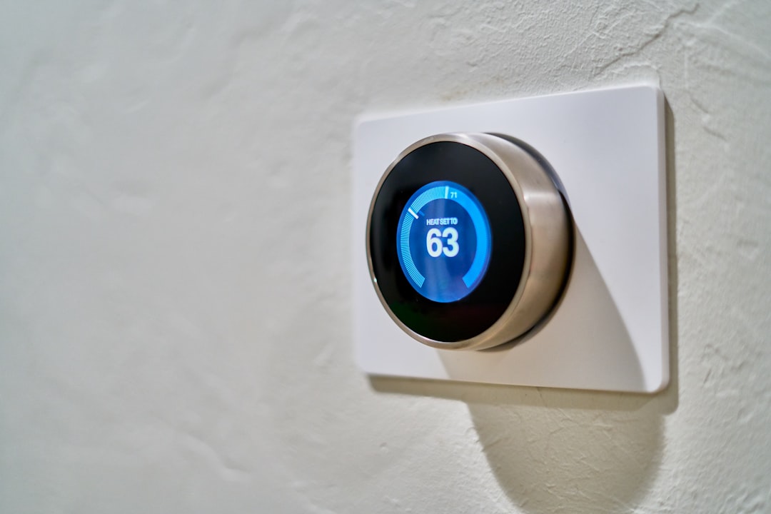 gallery-04 gray-nest-thermostat-displaying-at-63-rfahj4ti37y